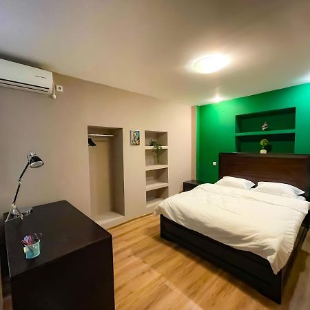 Apartament Cool Flat With Hot Tub In The Old Town Bukareszt Zewnętrze zdjęcie