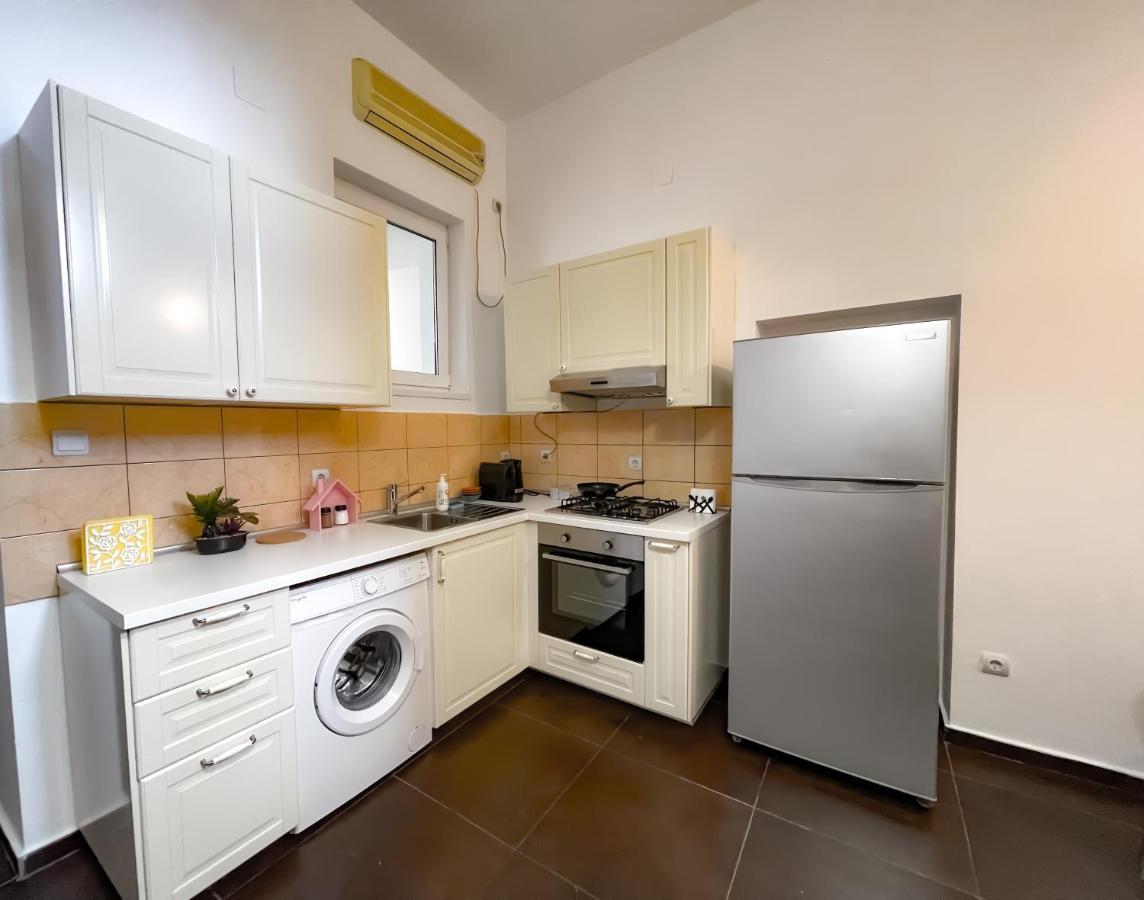 Apartament Cool Flat With Hot Tub In The Old Town Bukareszt Zewnętrze zdjęcie