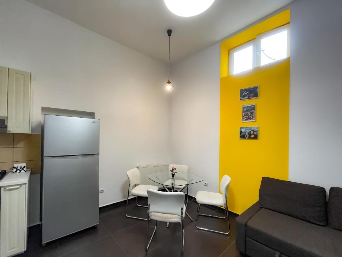 Apartament Cool Flat With Hot Tub In The Old Town Bukareszt Zewnętrze zdjęcie