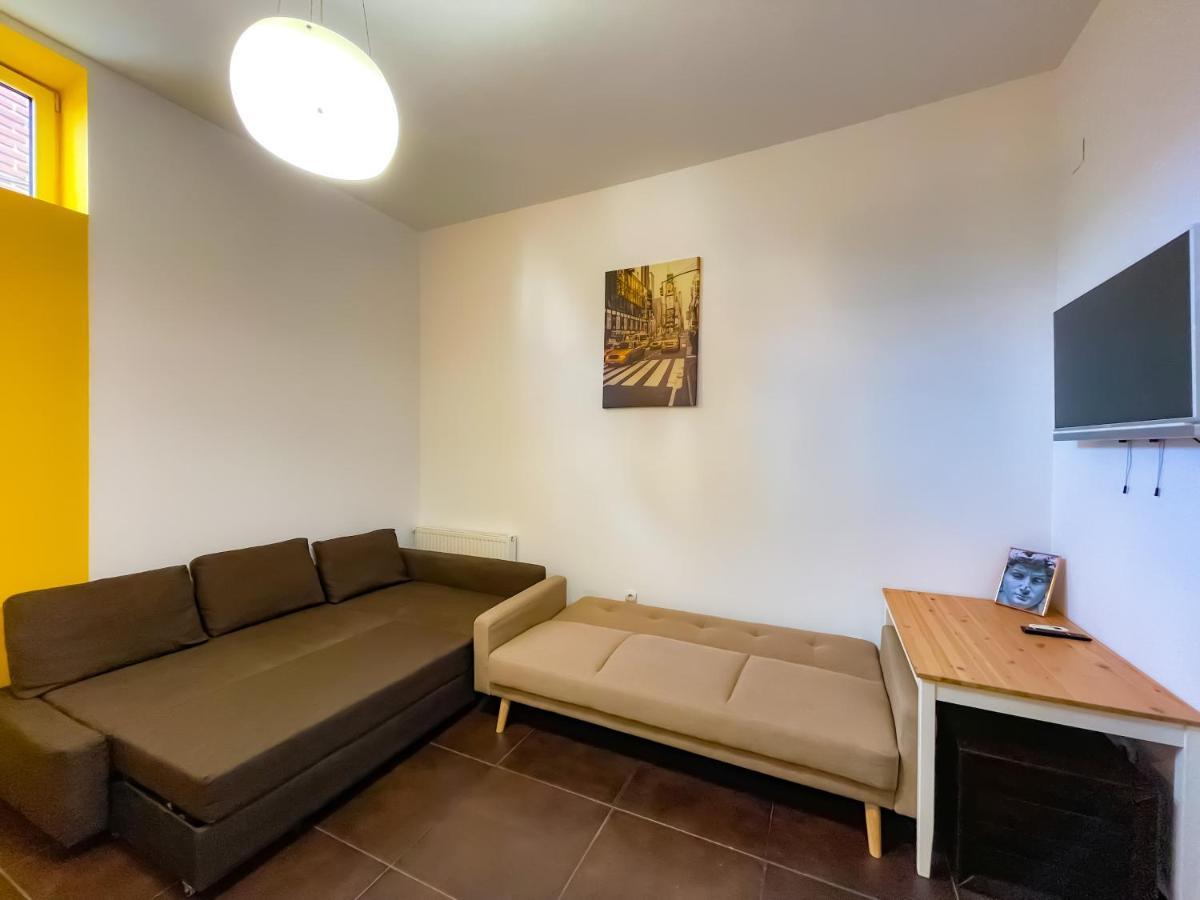 Apartament Cool Flat With Hot Tub In The Old Town Bukareszt Zewnętrze zdjęcie