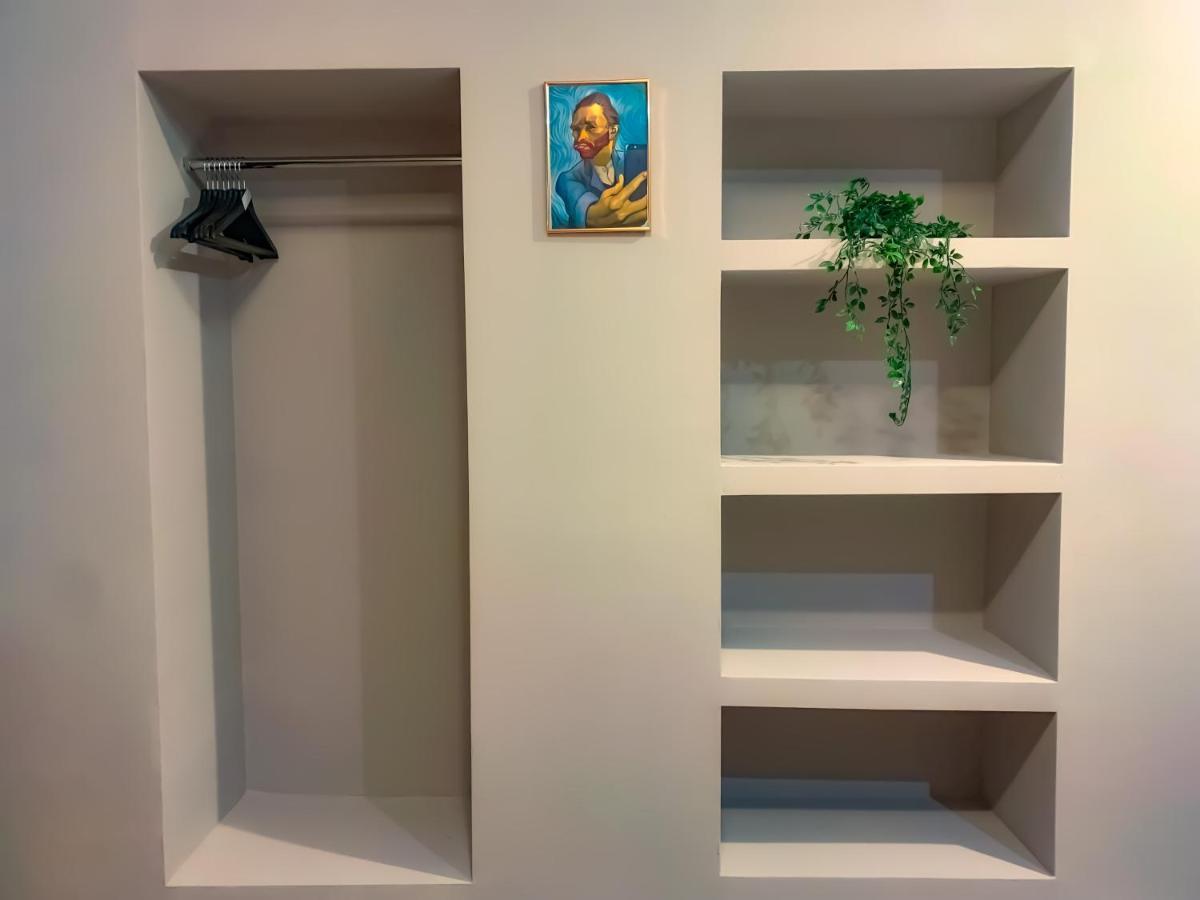 Apartament Cool Flat With Hot Tub In The Old Town Bukareszt Zewnętrze zdjęcie