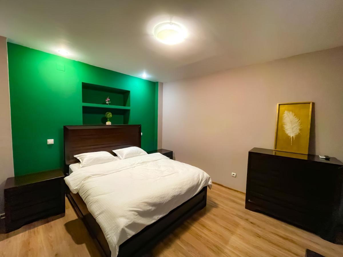 Apartament Cool Flat With Hot Tub In The Old Town Bukareszt Zewnętrze zdjęcie
