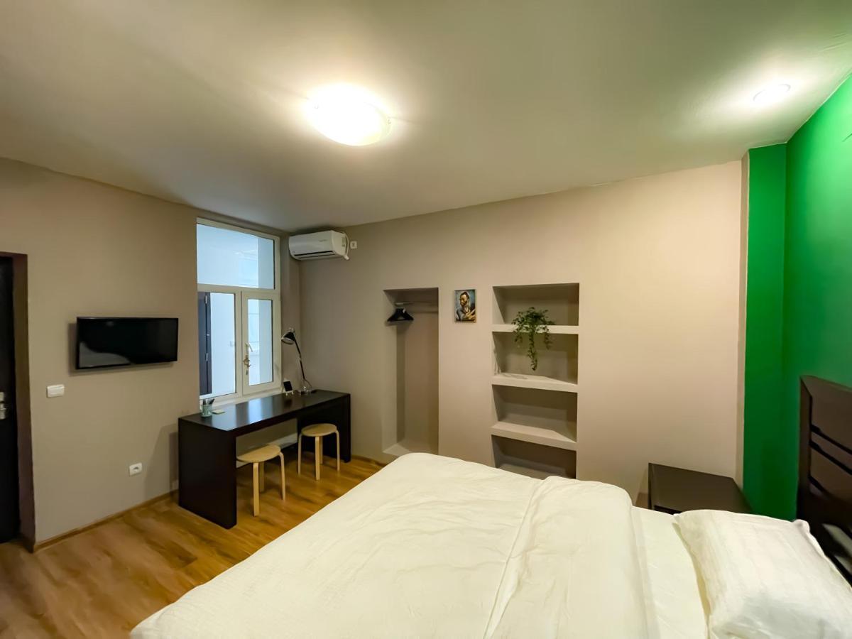 Apartament Cool Flat With Hot Tub In The Old Town Bukareszt Zewnętrze zdjęcie