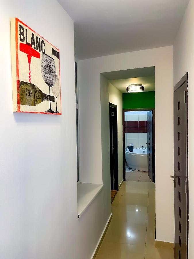Apartament Cool Flat With Hot Tub In The Old Town Bukareszt Zewnętrze zdjęcie